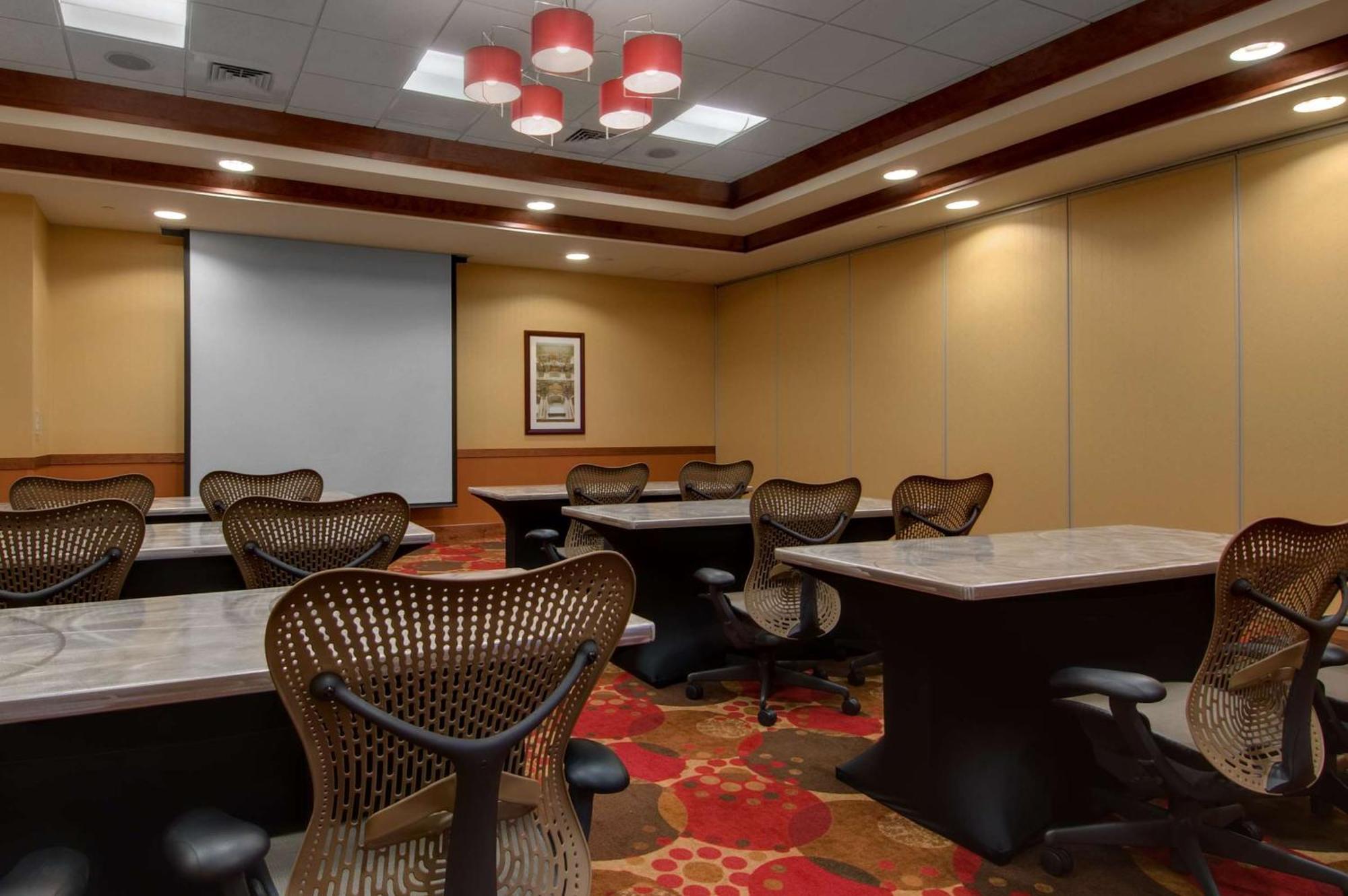 Hilton Garden Inn Milwaukee Airport Afaceri foto